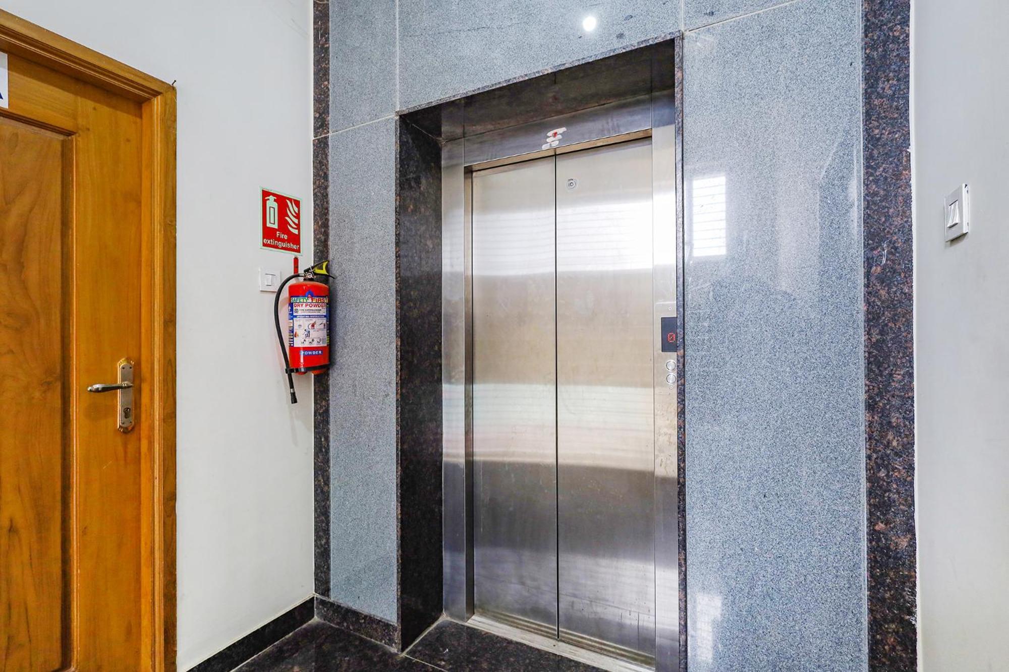 Fabexpress Fen Breeze Otel Siruseri Dış mekan fotoğraf